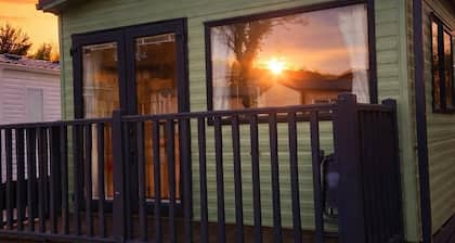 Coworth Deluxe Cabin With Garden