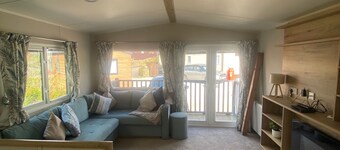 Coworth Deluxe Cabin With Garden