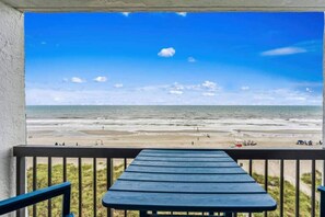Property grounds - Oceanfront Condo – Steps to the Beach (North Myrtle Beach)