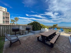 Outdoor dining - Oceanfront Condo – Steps to the Beach (North Myrtle Beach)