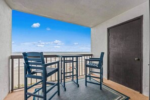 Property grounds - Oceanfront Condo – Steps to the Beach (North Myrtle Beach)