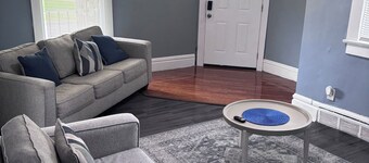 Beautiful 2-bedroom apartment in welcoming Akron perfect for your stay