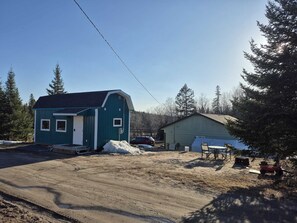 Exterior - "Rest a While" Tiny House Cabin, West Side of Kenora Ontario (Kenora)