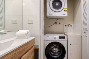 Interior - MetaWise BnB | Family Stay w/ Sofa Bed Near ICC 77 (Sydney)