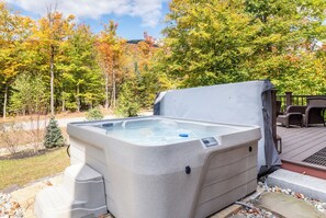 Terrace/patio - Summer Mountain Escape | Hot Tub + River Access (Lincoln)