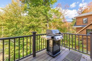 Property grounds - Summer Mountain Escape | Hot Tub + River Access (Lincoln)