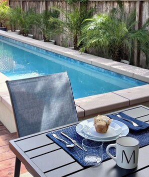 Pool - Cozy 2-bedroom house in marvelous Chico with AC (Chico)