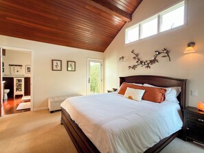 Room - On the Water + Dock & Large Deck in Bel Marin Keys (Novato)