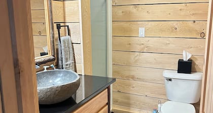 Hidden Valley Rustic Retreat with Hot Tub and Pet-Friendly