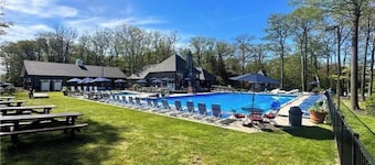 Hidden Valley Rustic Retreat with Hot Tub and Pet-Friendly