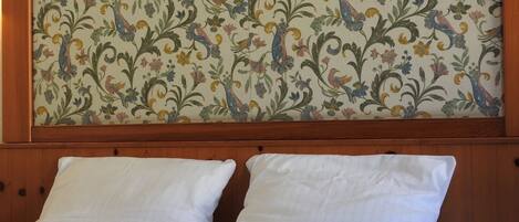Chambre triple | Coffre-fort, bureau, accĂšs au Wi-Fi (inclus), literie fournie