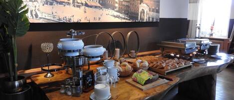 Daily buffet breakfast for a fee