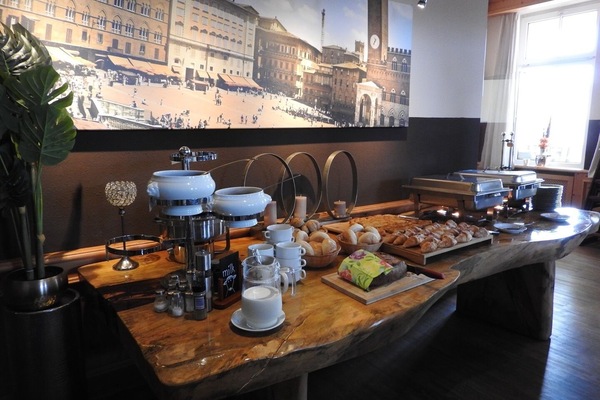 Café da manhã com buffet todos os dias mediante uma taxa