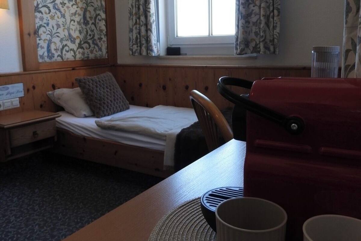 Enkeltrom | Safe på rommet, skrivebord, wi-fi (inkludert) og sengetøy