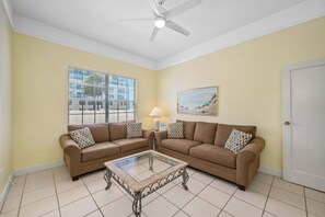 Smart TV - 🌞Experience Clearwater Beach at Beach Daze: a 2BR apartment for up to 6 guests! (Clearwater Beach)