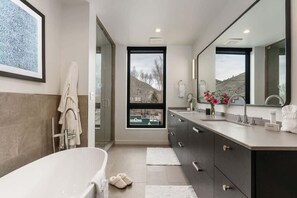 Shower, hair dryer - Abode at Sky View, rooftop hot tub, walk to town (Jackson)
