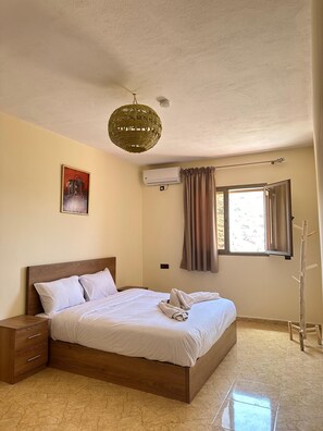 Chambre Confort double, vue sur la montagne
