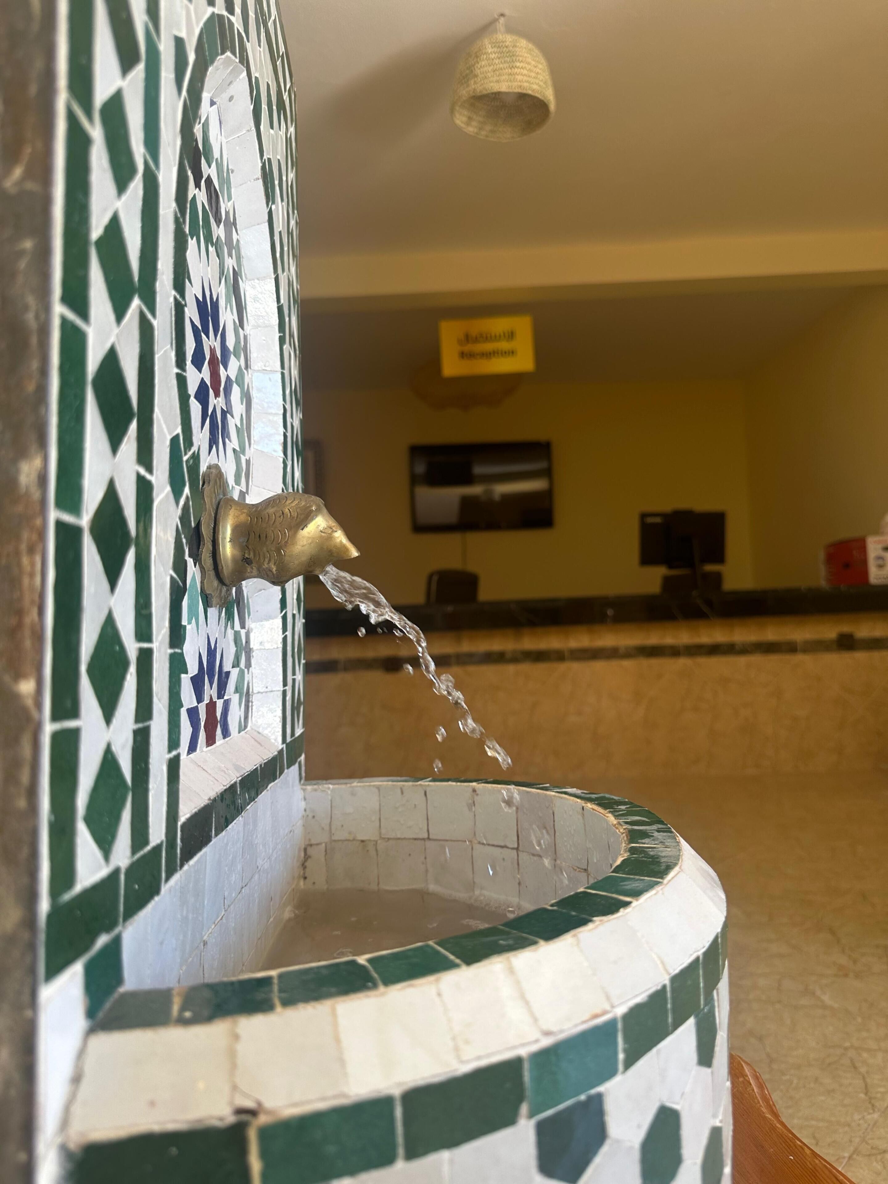 تفاصيل الفندق من الخارج