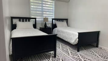 3 bedrooms, iron/ironing board, WiFi, bed sheets