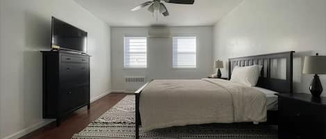 3 bedrooms, iron/ironing board, WiFi, bed sheets