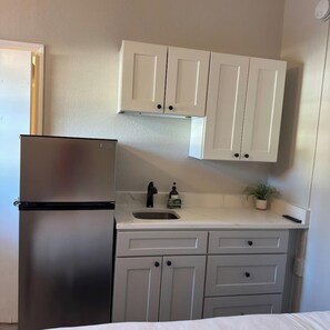 Fridge, microwave, coffee/tea maker, cookware/dishes/utensils - Renovated, small studio 3 miles from the beach #19 (Clearwater)