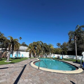 Pool - Renovated, small studio 3 miles from the beach #19 (Clearwater)