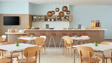 Free daily continental breakfast