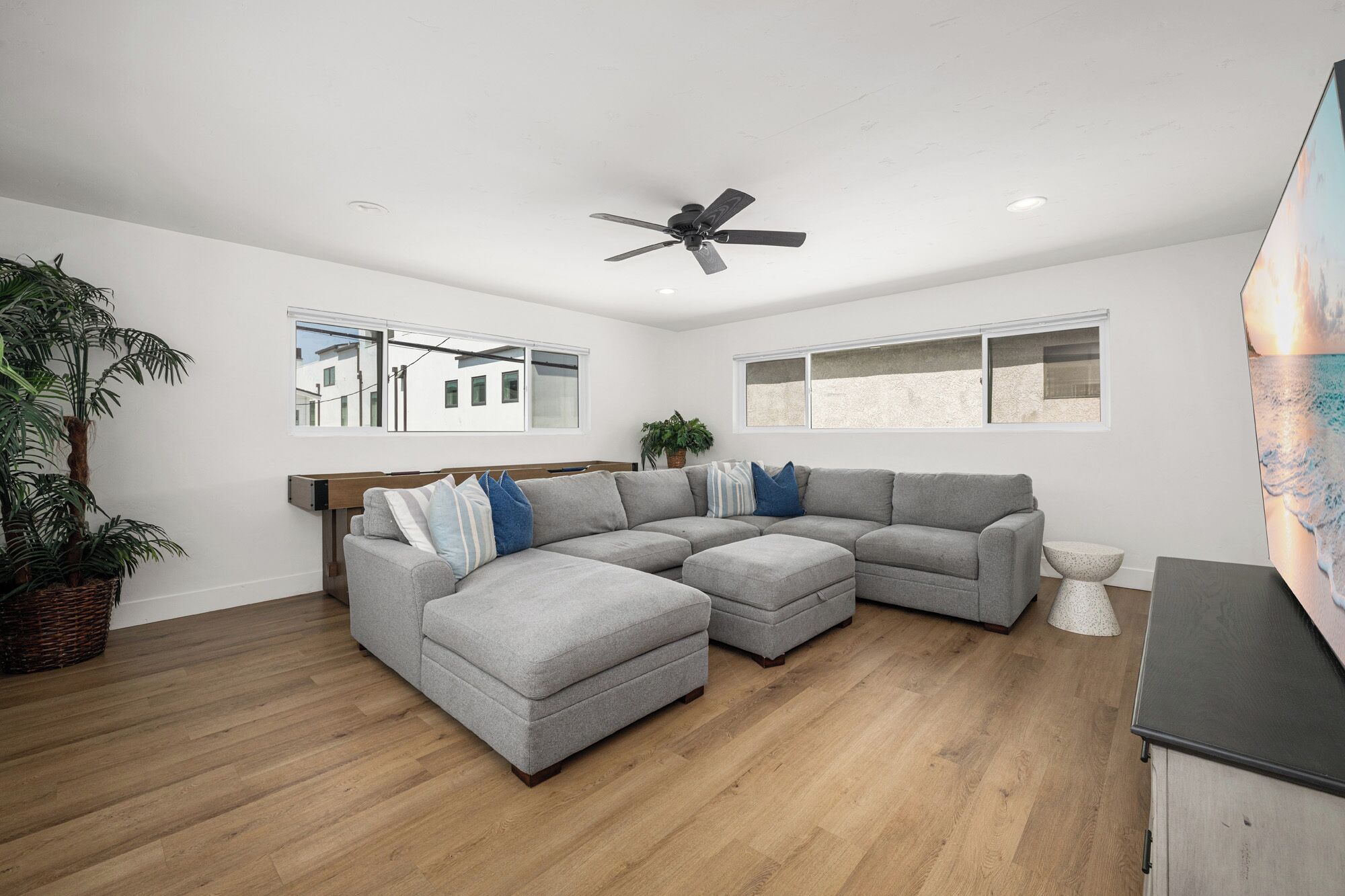 Large Newport Beach Home Walk To The Beach - 뉴포트비치