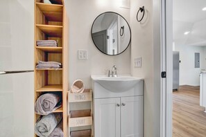 Bathroom - Downtown Hendersonville Pet-Friendly Cottage - 5 Min from Downtown & Ecusta Trl (Hendersonville)