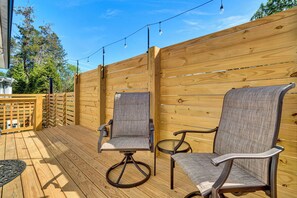 Terrace/patio - Pet-Friendly DOWNTOWN Hville Home Near Blue Ridge Parkway, Hiking & Breweries! (Hendersonville)