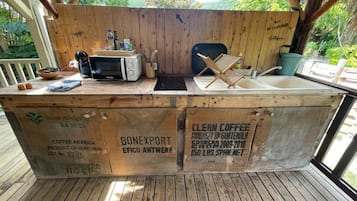 Basic Apartment, Sea View | Private kitchen