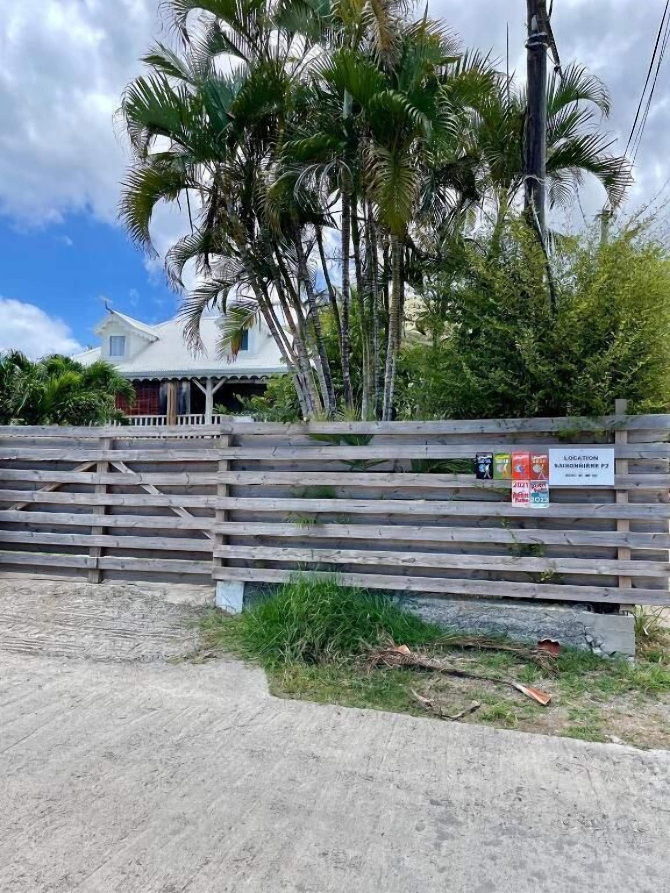 المنطقة المحيطة بالمنشأة