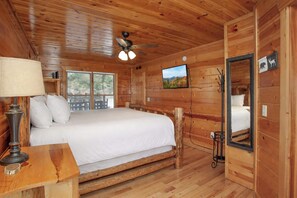 2 bedrooms, iron/ironing board, travel cot, free WiFi - Prime location 3 level cabin with hot tub, game room, theater room, sleeps 8 (Sevierville)