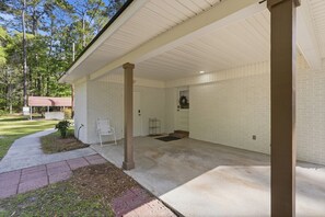 Property grounds - Peaceful Cabin in Guyton Near Savannah (Guyton)