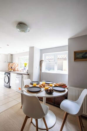 Dining - Hot Tub Cottage | Historic Woolpit Village | Sleeps 5 | Fire Pit & Log Burner (Woolpit)
