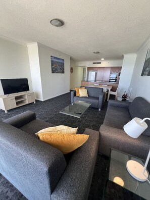 TV - `Beside Still Waters` Luxury Escape (Surfers Paradise)