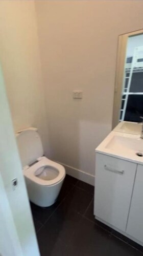 Chic Bondi Tiny Home: 200 mtrs to Surf, Wifi & AC