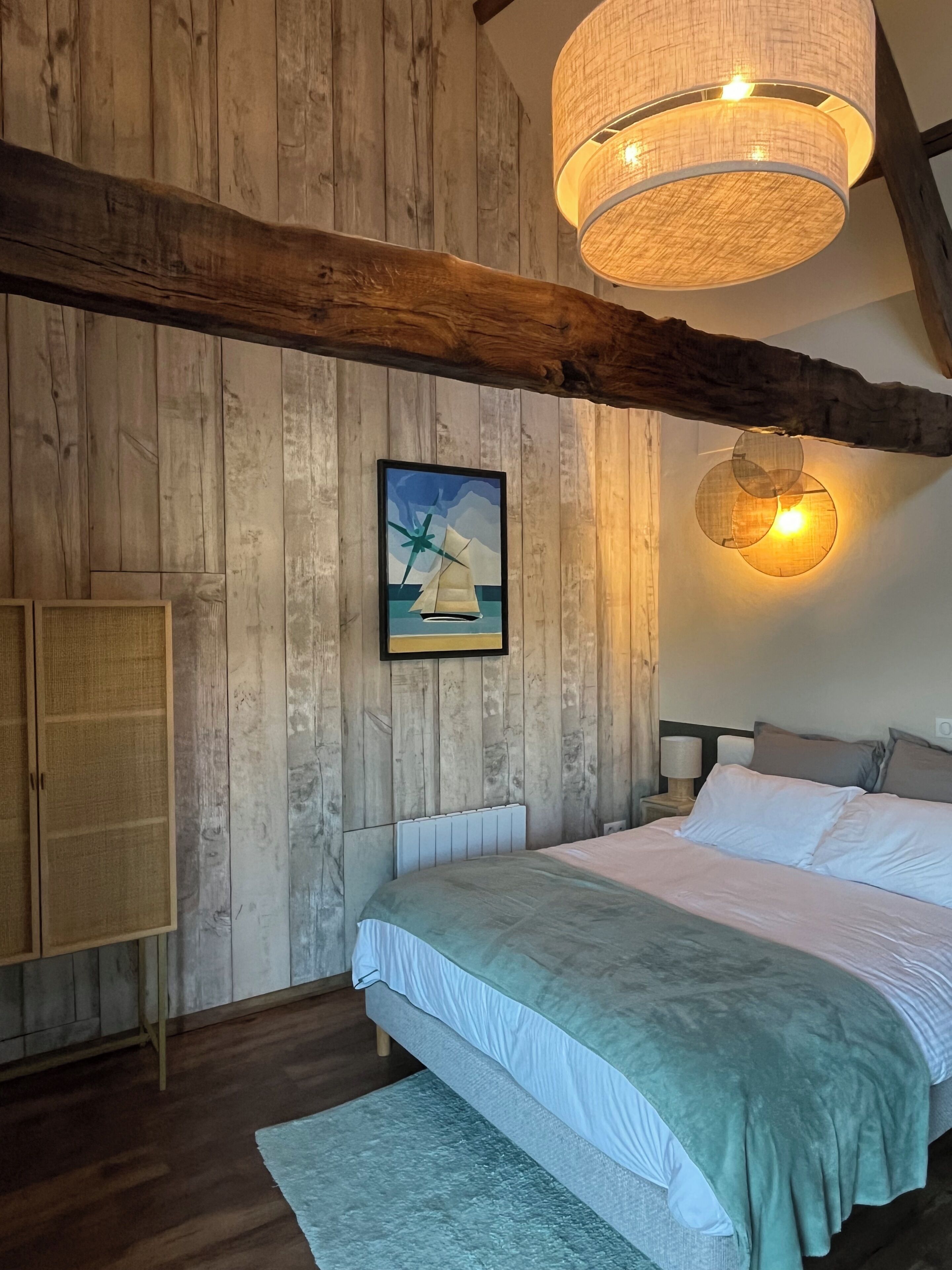 3 chambres, fer et planche à repasser, Wi-Fi, draps fournis