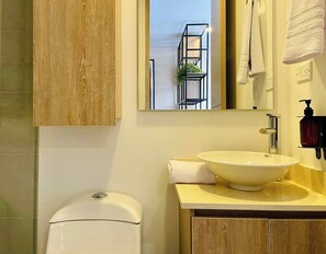 Hair dryer, towels, soap, toilet paper - Modern and cozy loft close to Parque de la 93 (Bogotá)