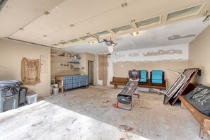 Interior - Koi with Mountain and Lake Views (Hiawassee)