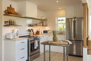 Fridge, microwave, oven, stovetop - Cottage Three - Hidden Gem on Hanalei River (Hanalei)
