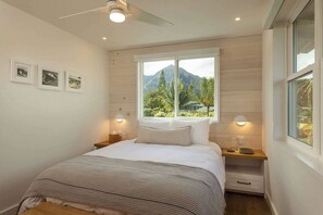 2 bedrooms, desk, iron/ironing board, free WiFi - Cottage Three - Hidden Gem on Hanalei River (Hanalei)