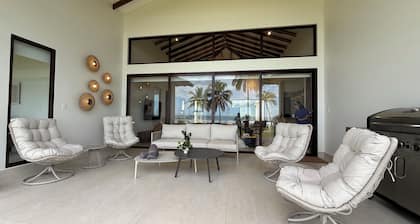 Casa Zola - Beachfront Surf Escape in Playa Morillo