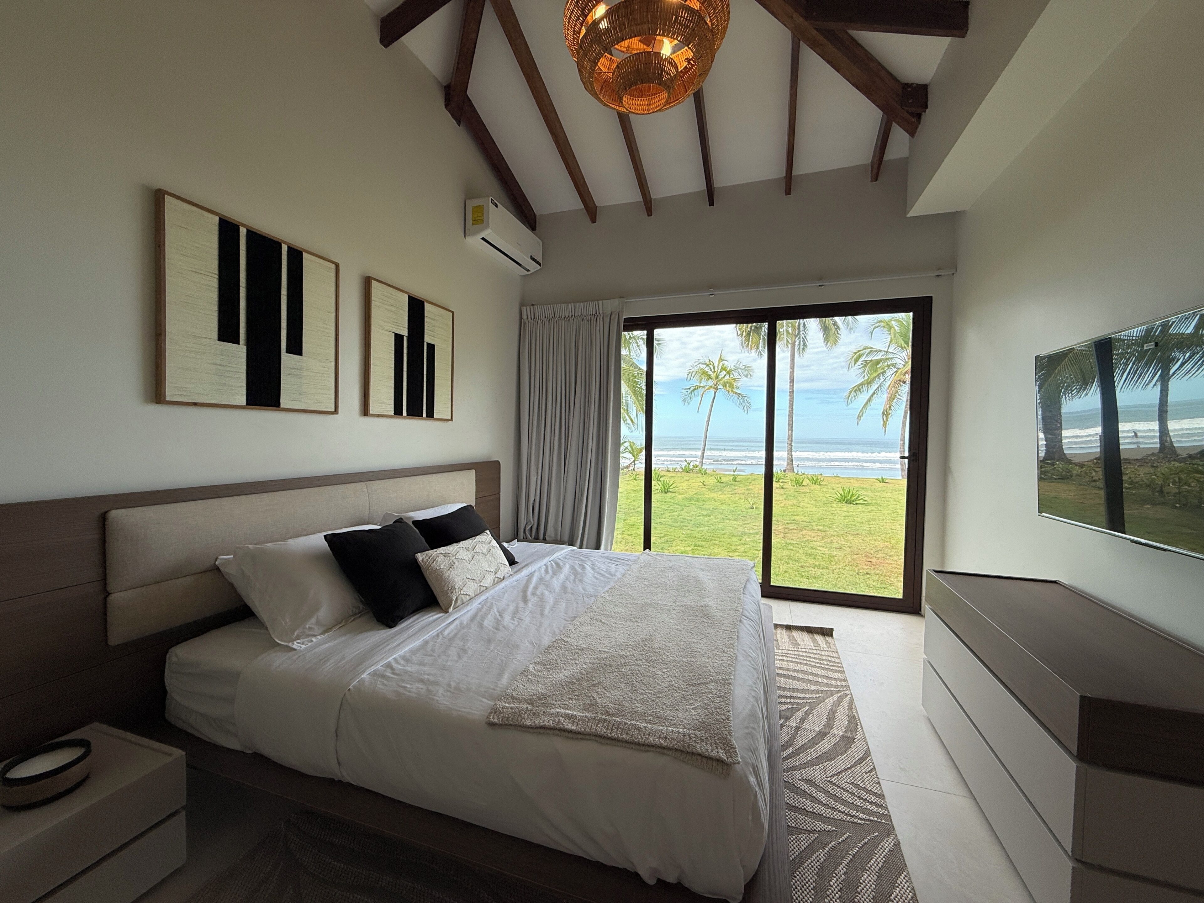 5 bedrooms, bed sheets