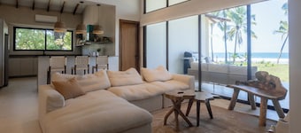 Casa Zola - Beachfront Surf Escape in Playa Morillo