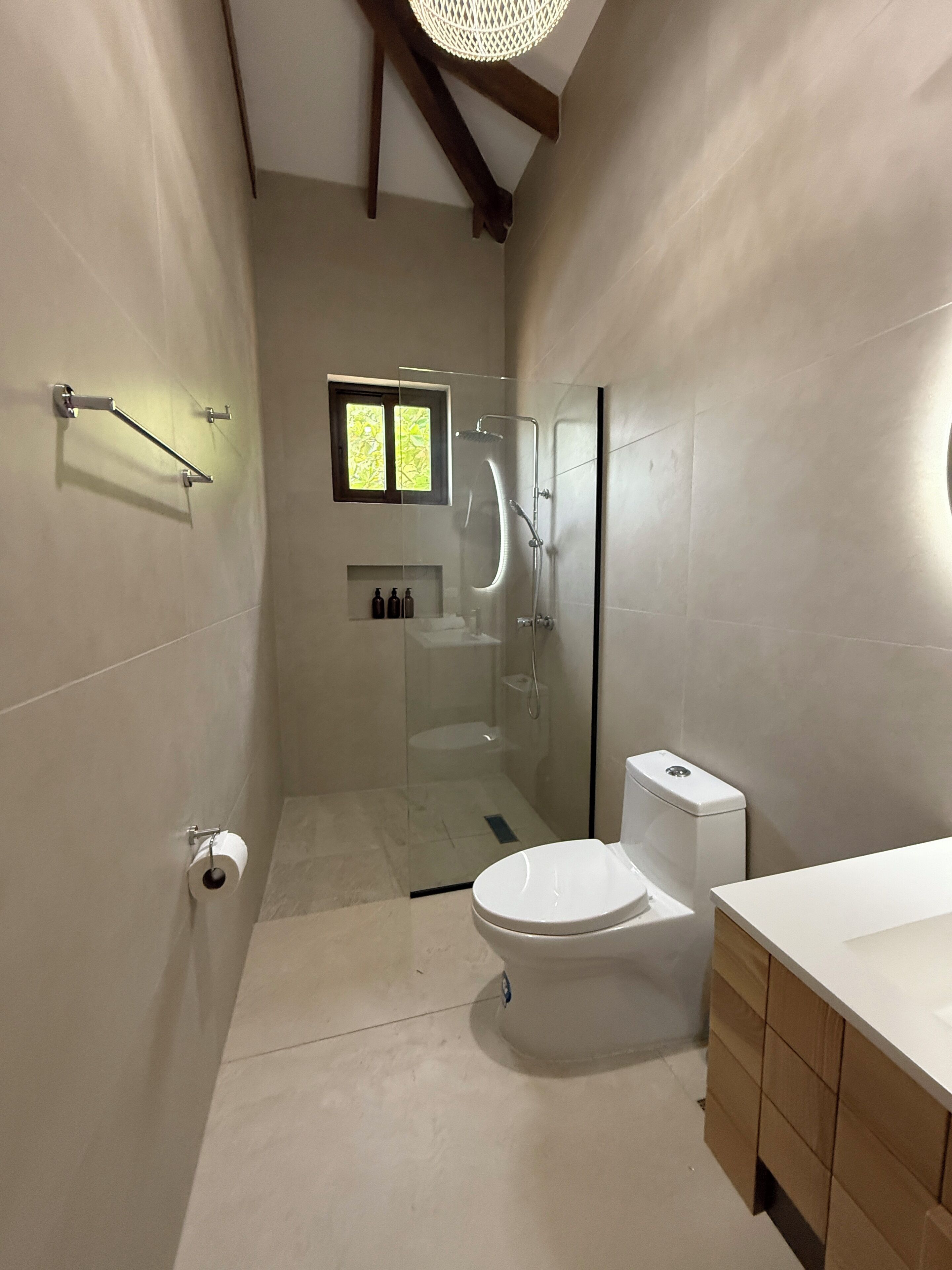 Dusche, Handtücher, Seife, Toilettenpapier
