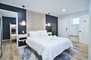 Suite, varias camas, vistas al valle | Decoración individual, mobiliario individual, wifi gratis y ropa de cama