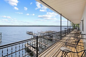 Habitación individual, 1 cama de matrimonio grande, vistas al lago | Balcón