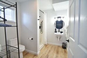 Habitación individual, 1 cama Queen size, baño privado, vista al valle | Baño