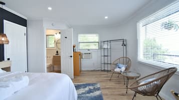 Single Room, 1 King Bed, Valley View